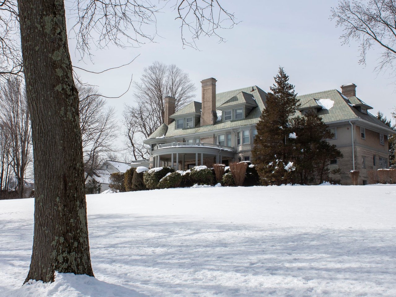 People aren't buying the iconic, sprawling mansions in one of America's richest cities, a haven for Wall Street types an hour from NYC. I spent a day there — here's what it was like