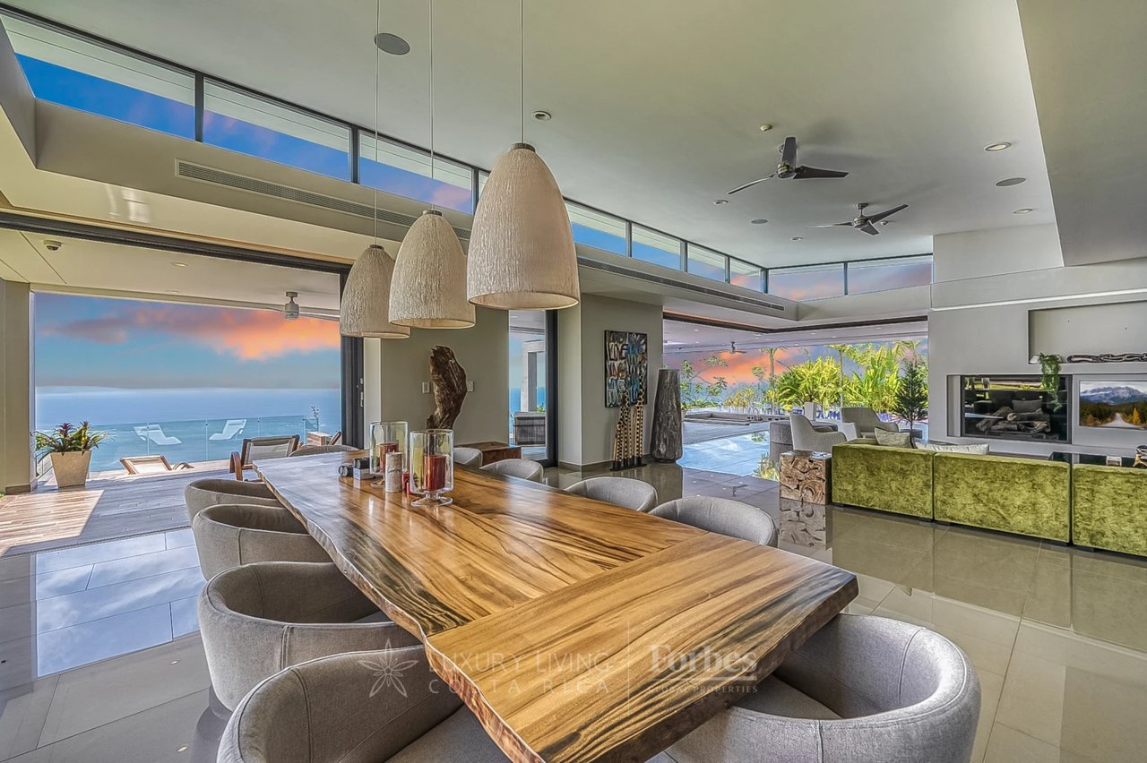 6575 - Dominical Contemporary Mansion