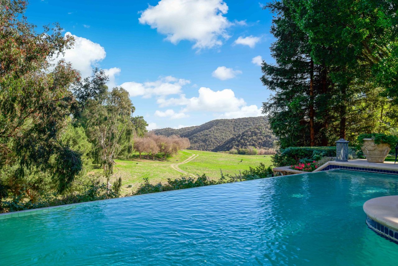 16677 Stone Oak Park