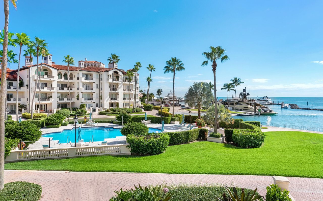 Valencia Pointe