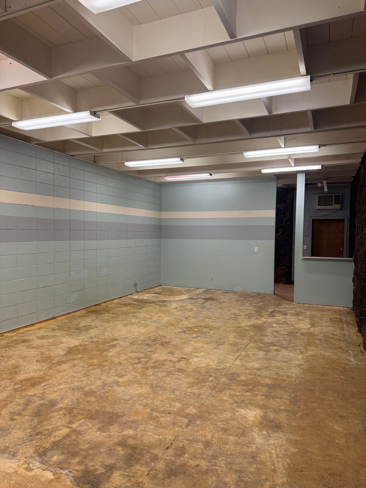 Ele'ele Shopping Center F-03