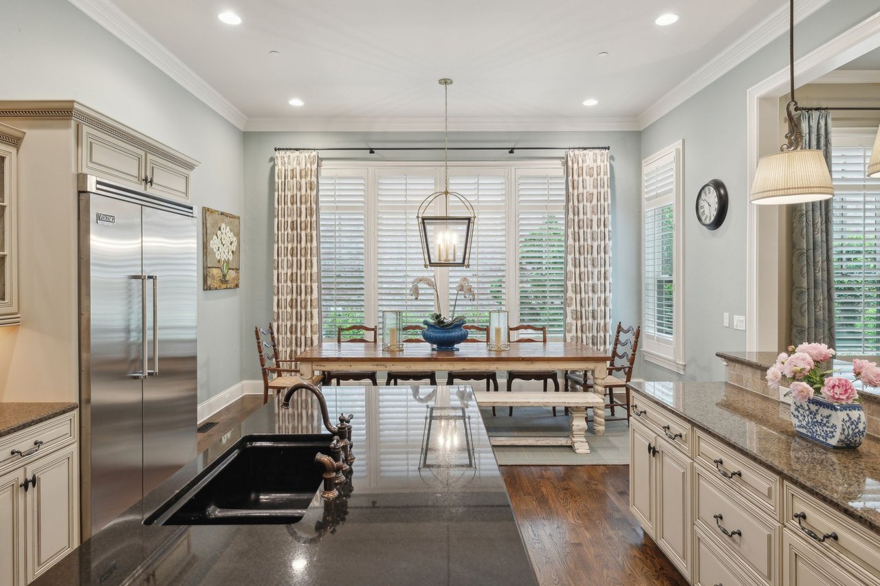 1025 Falling Leaf Cir