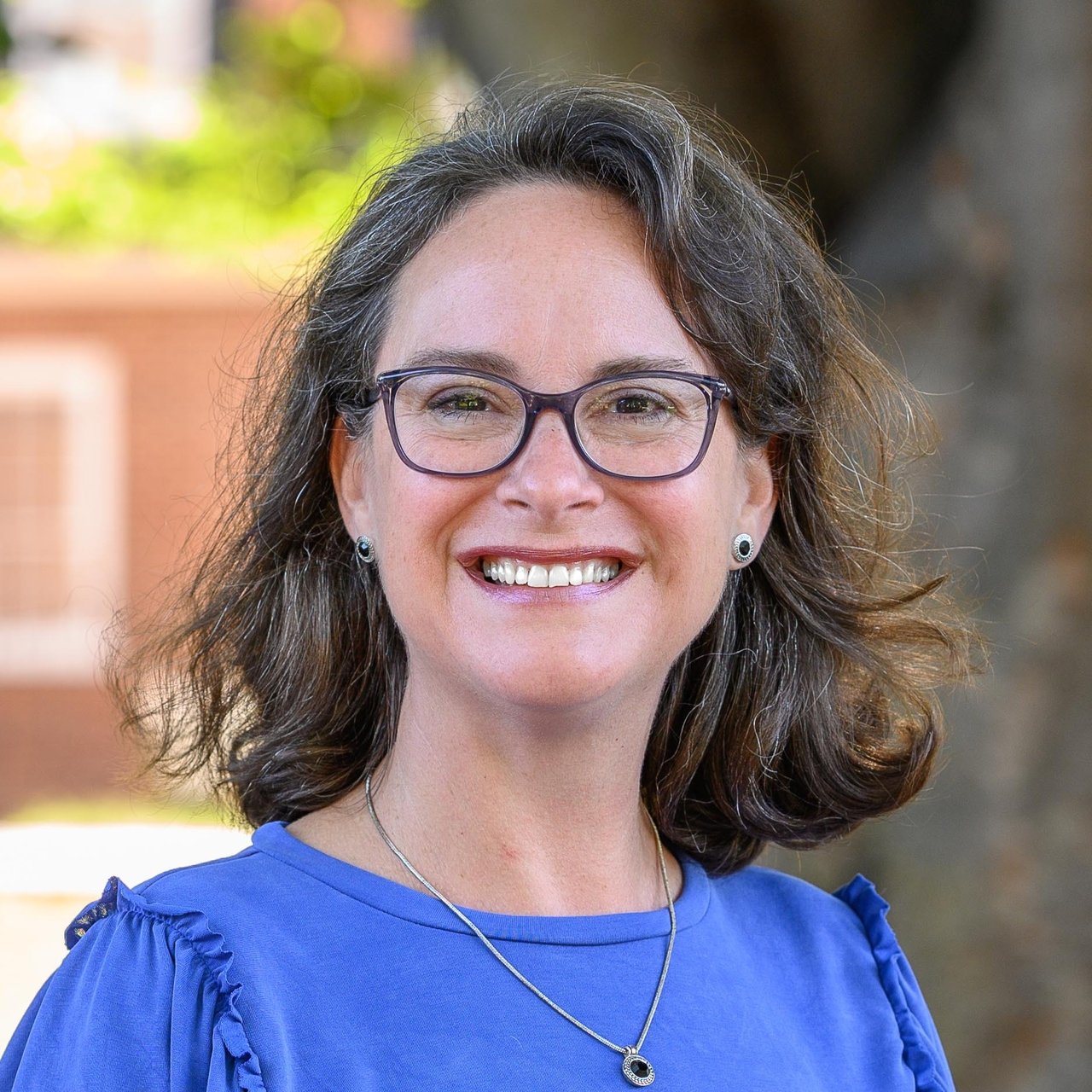 Lisa Moore, VA Real Estate Agent Headshot