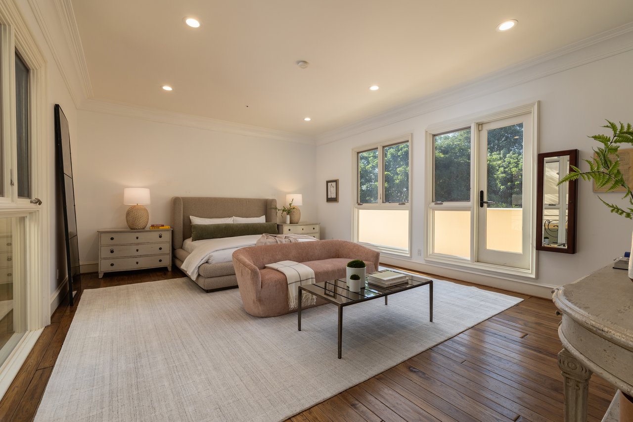 3364 Clerendon Rd, Beverly Hills