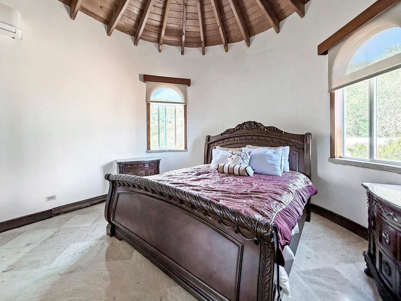 565 Parham Town 7 Bedroom Villa