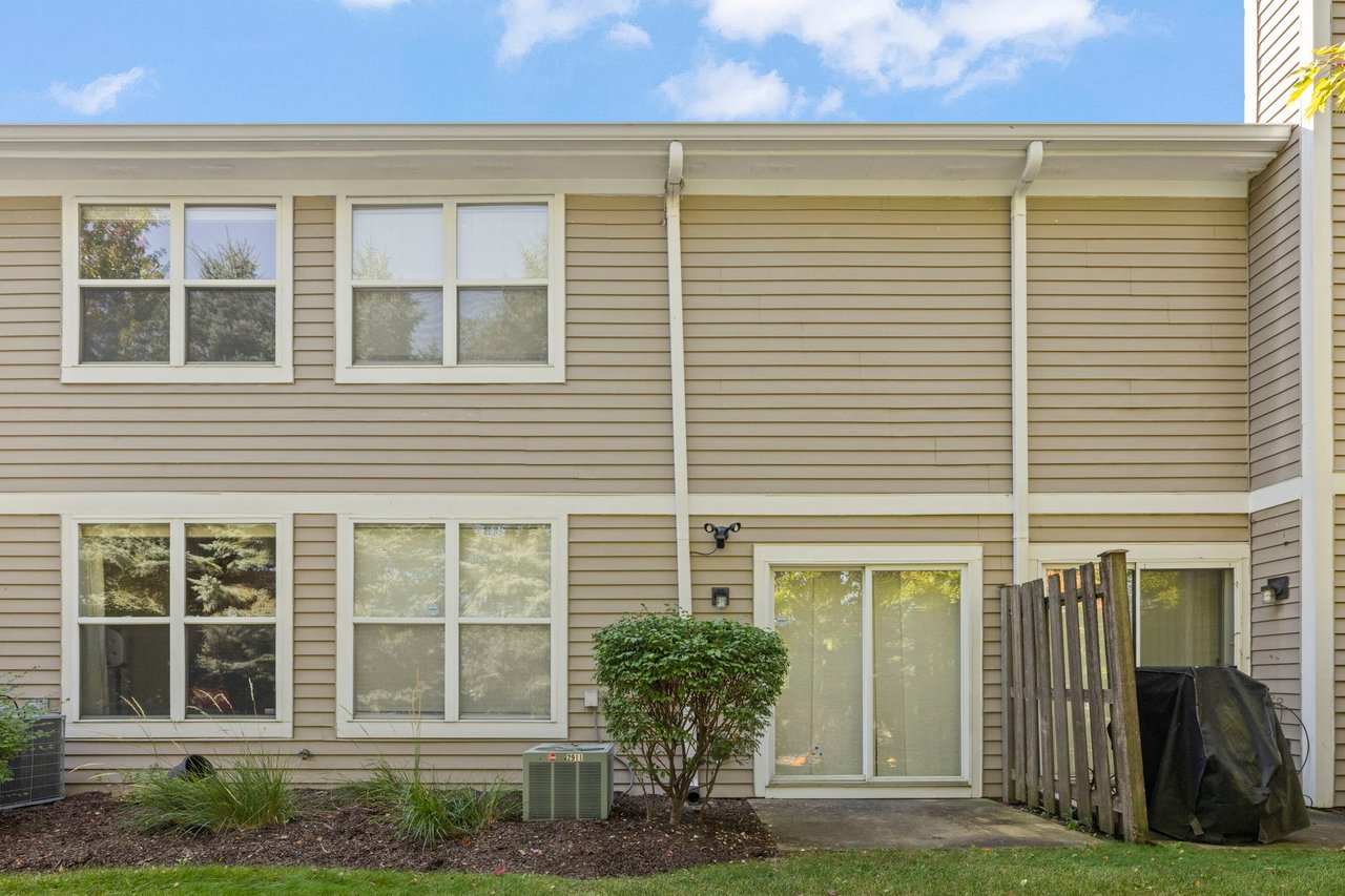 2911 Dearborn Court
