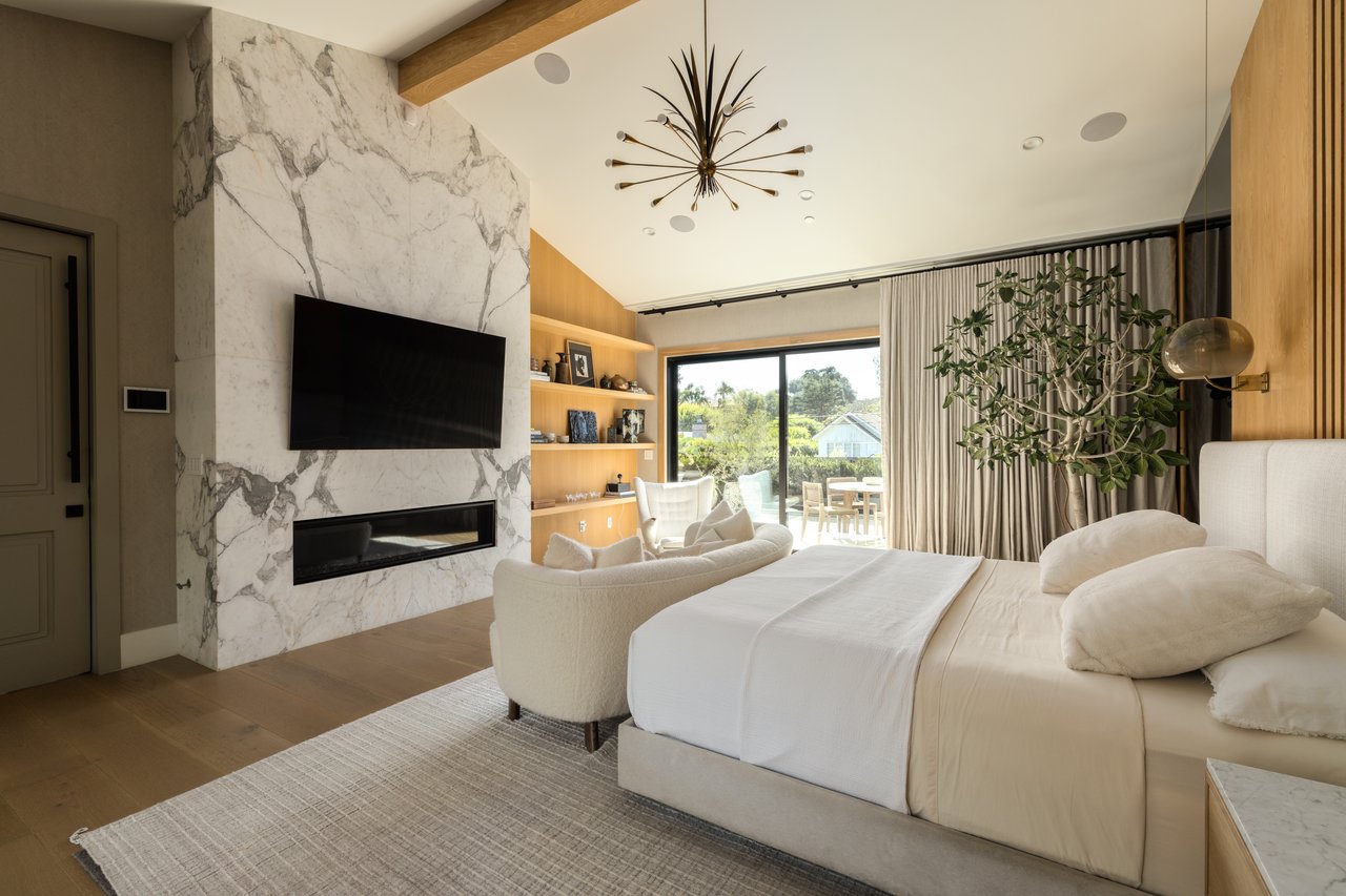 455 N Bundy Dr, Brentwood