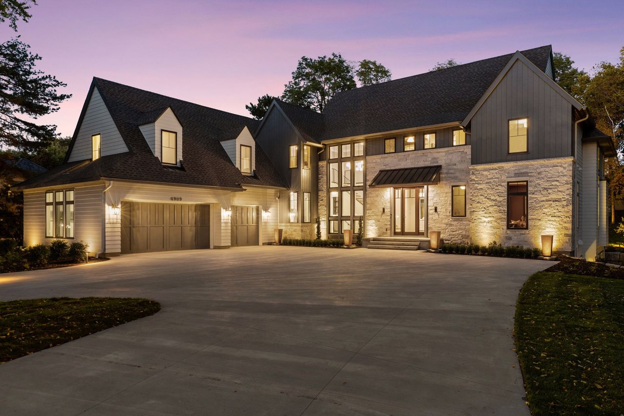 4909 Rolling Green Pkwy, Edina