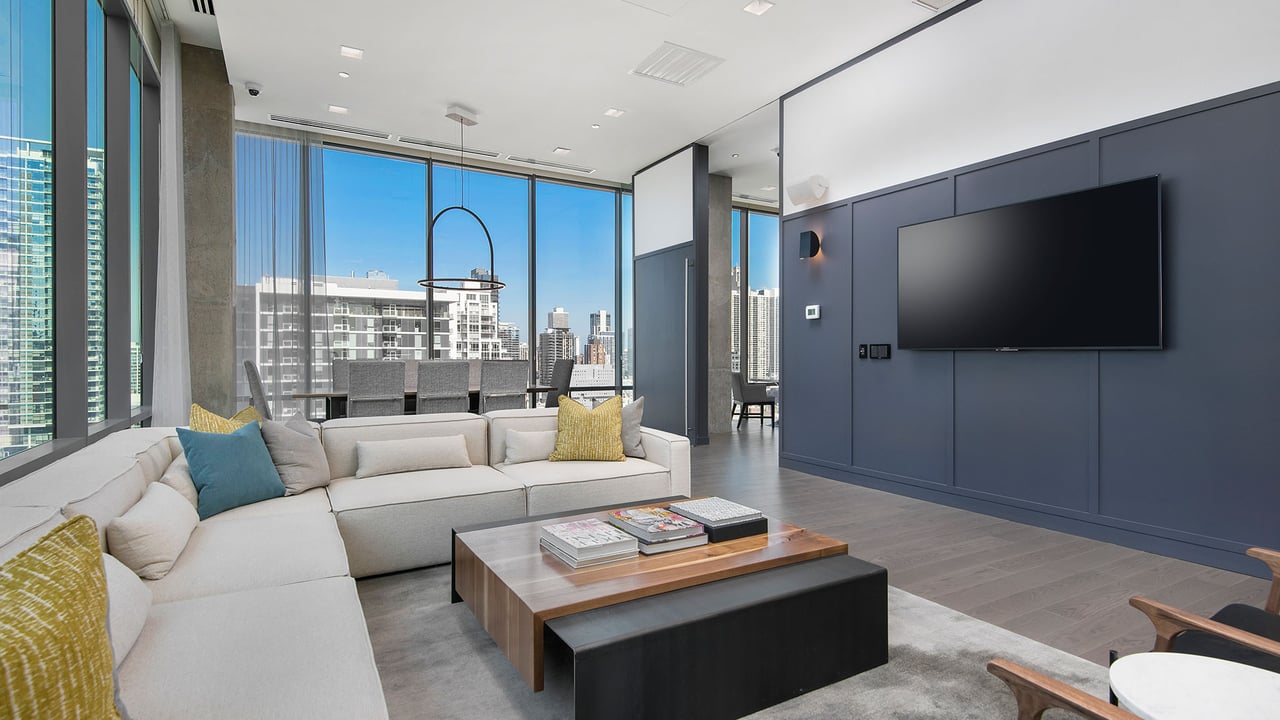 221 w Hubbard photos of building amenities - lounge