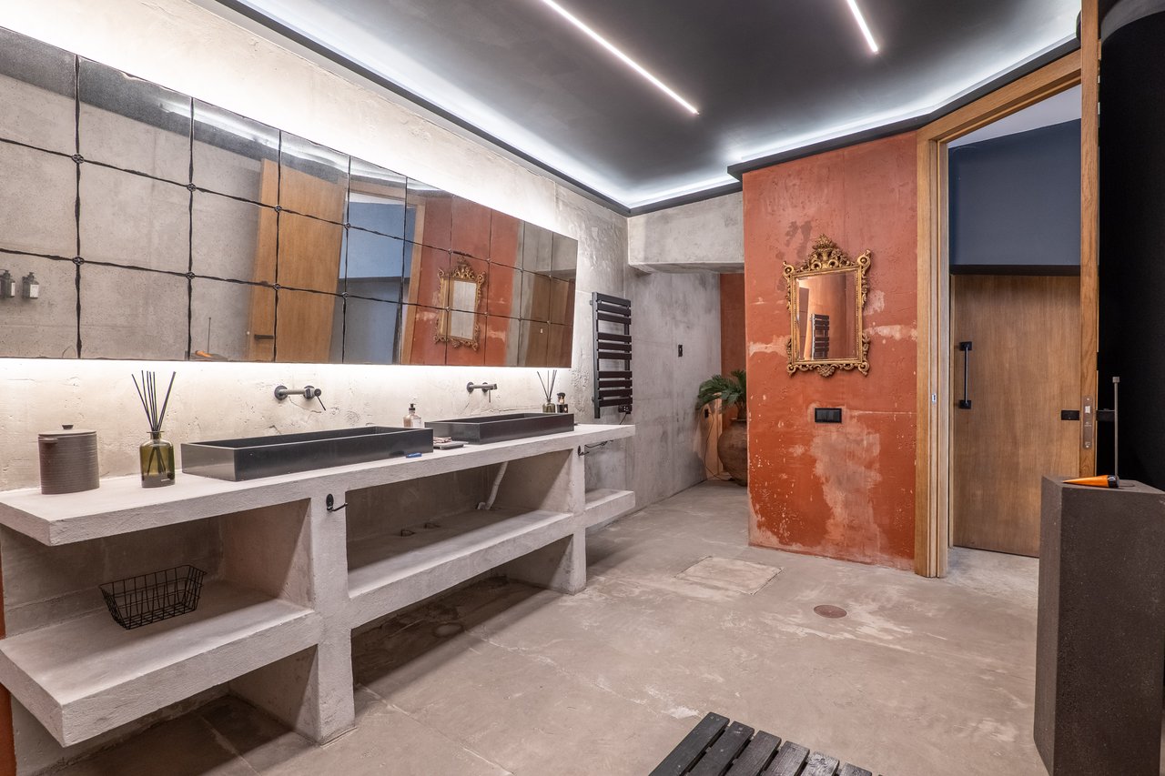 Versatile Loft-Style Living + Office Space in Porto’s Vibrant Art District