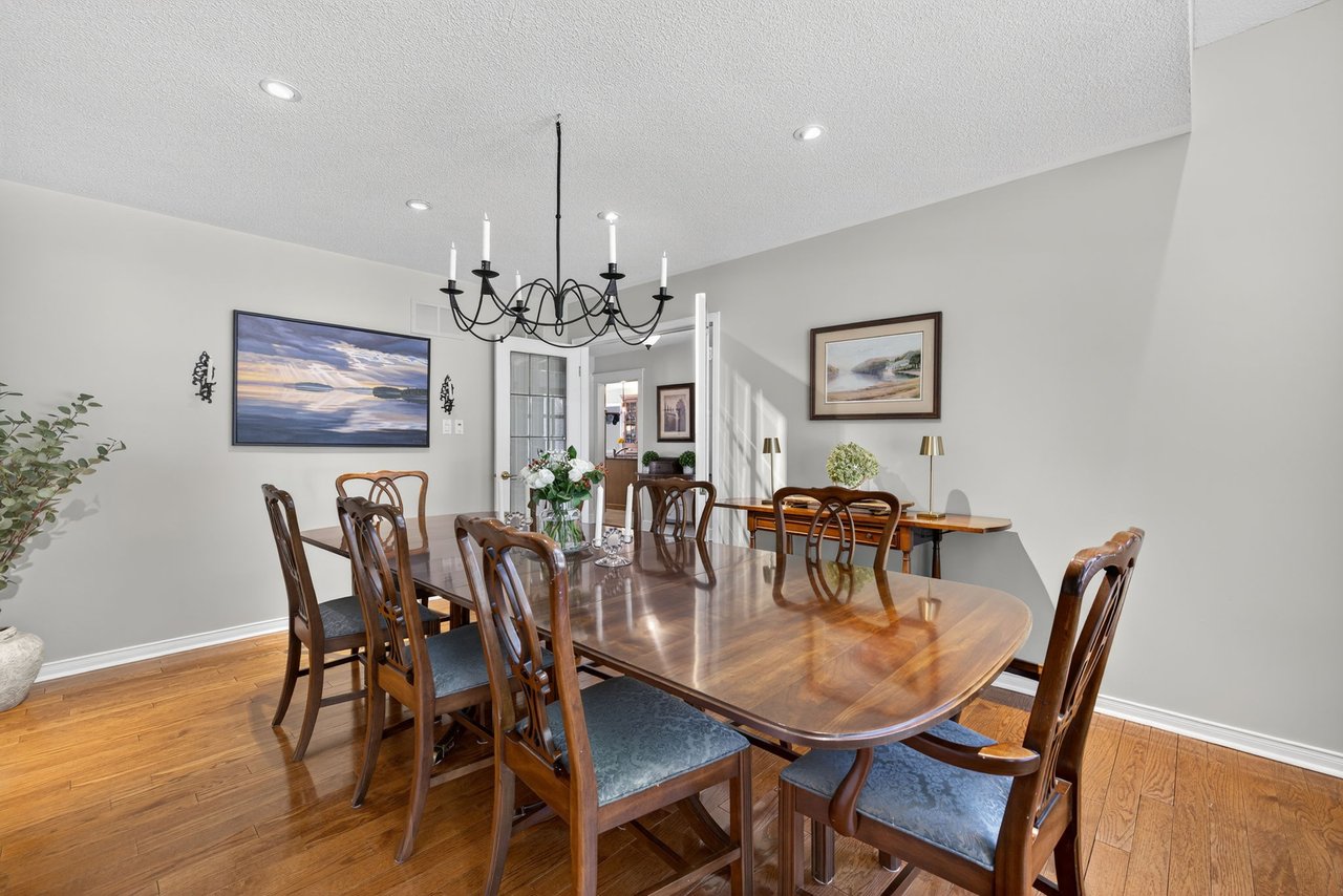 6 Falling Leaf Crt, Aurora