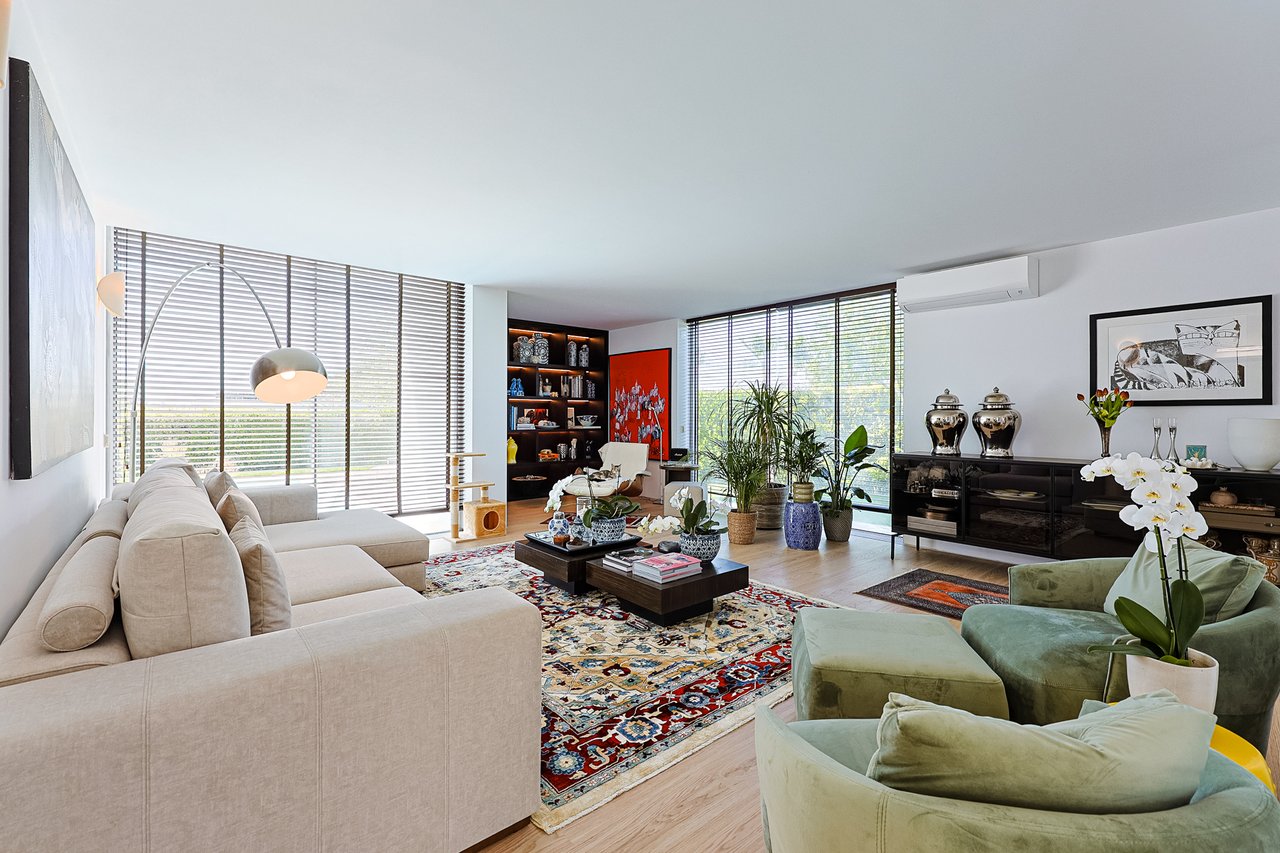 “The Green Villa” – Elegant Luxury Villa with Pool in Carnaxide, Oeiras