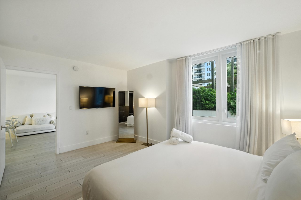 2301 Collins Ave #318  