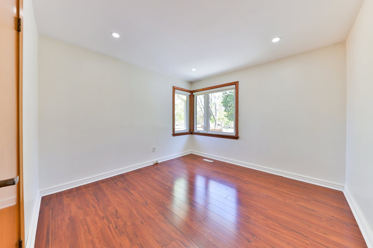 425 Plains Road W, Burlington