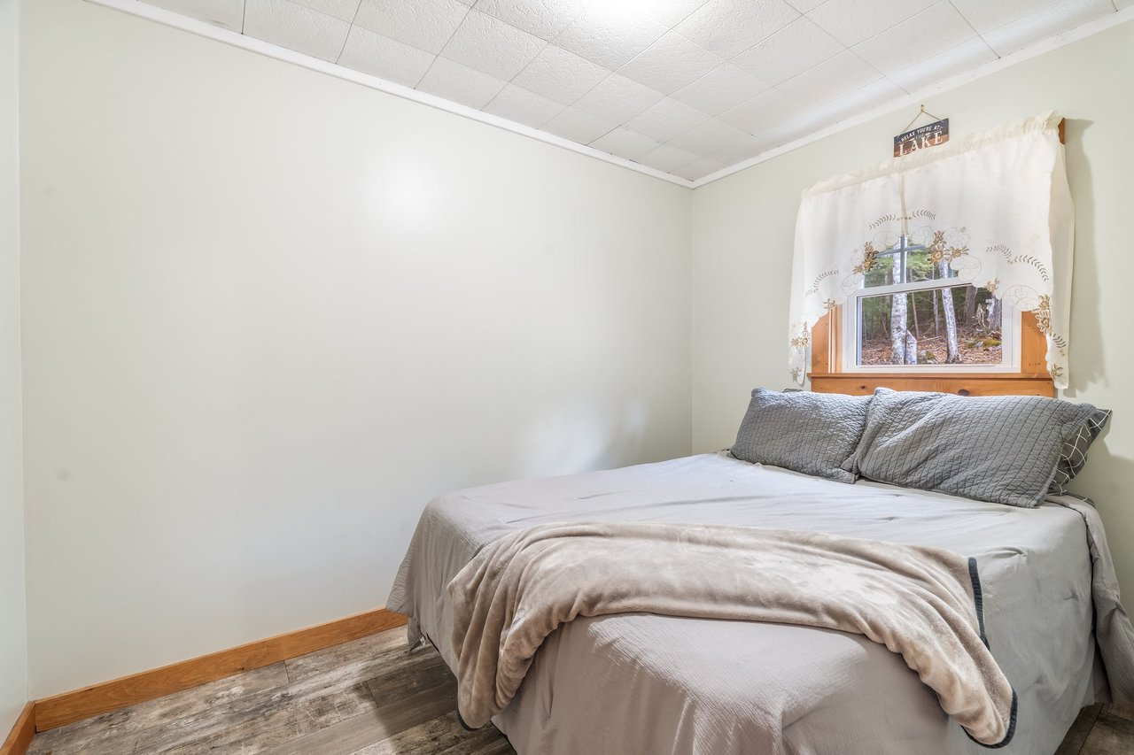 76 Cottage Shore Drive Holden, ME 04429-7003