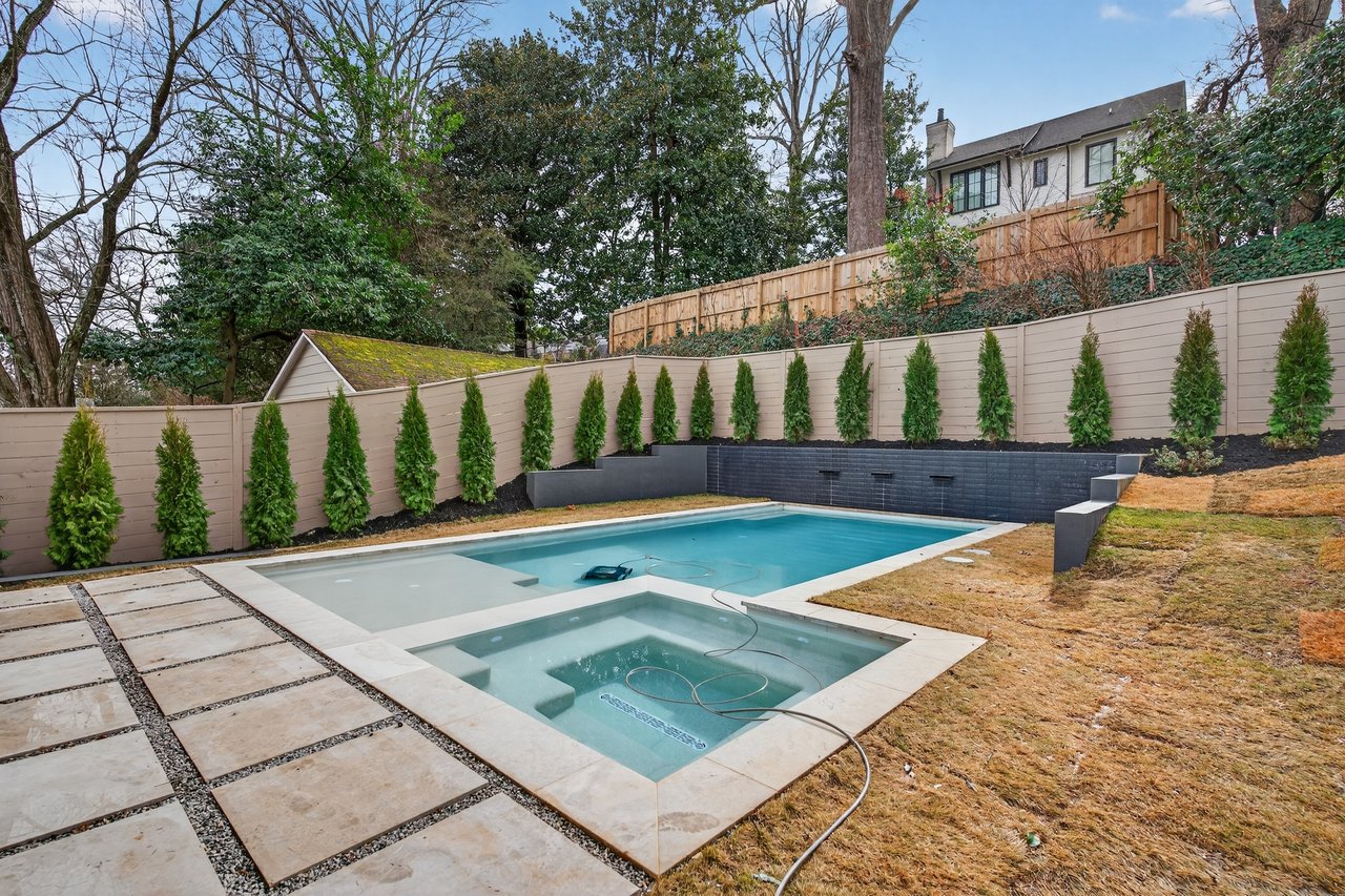 991 Courtenay Dr NE | MORNINGSIDE 