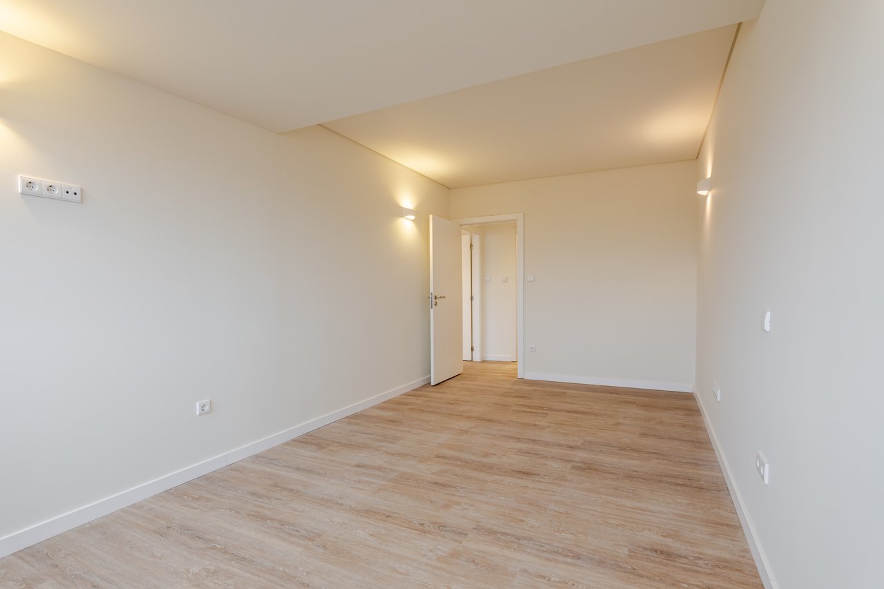 Renovated 3-Bedroom Apartment with 2 Bathrooms and Lift in Bonfim, Porto