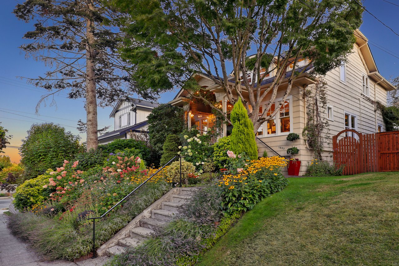 A Wallingford Classic in Full Bloom