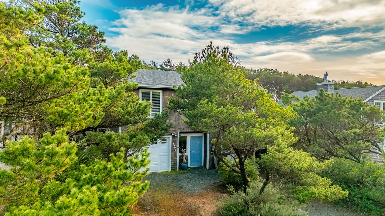 Sold ocean-view beach cottage at 8895 Puffin Ln in Manzanita Oregon half a block from the sand