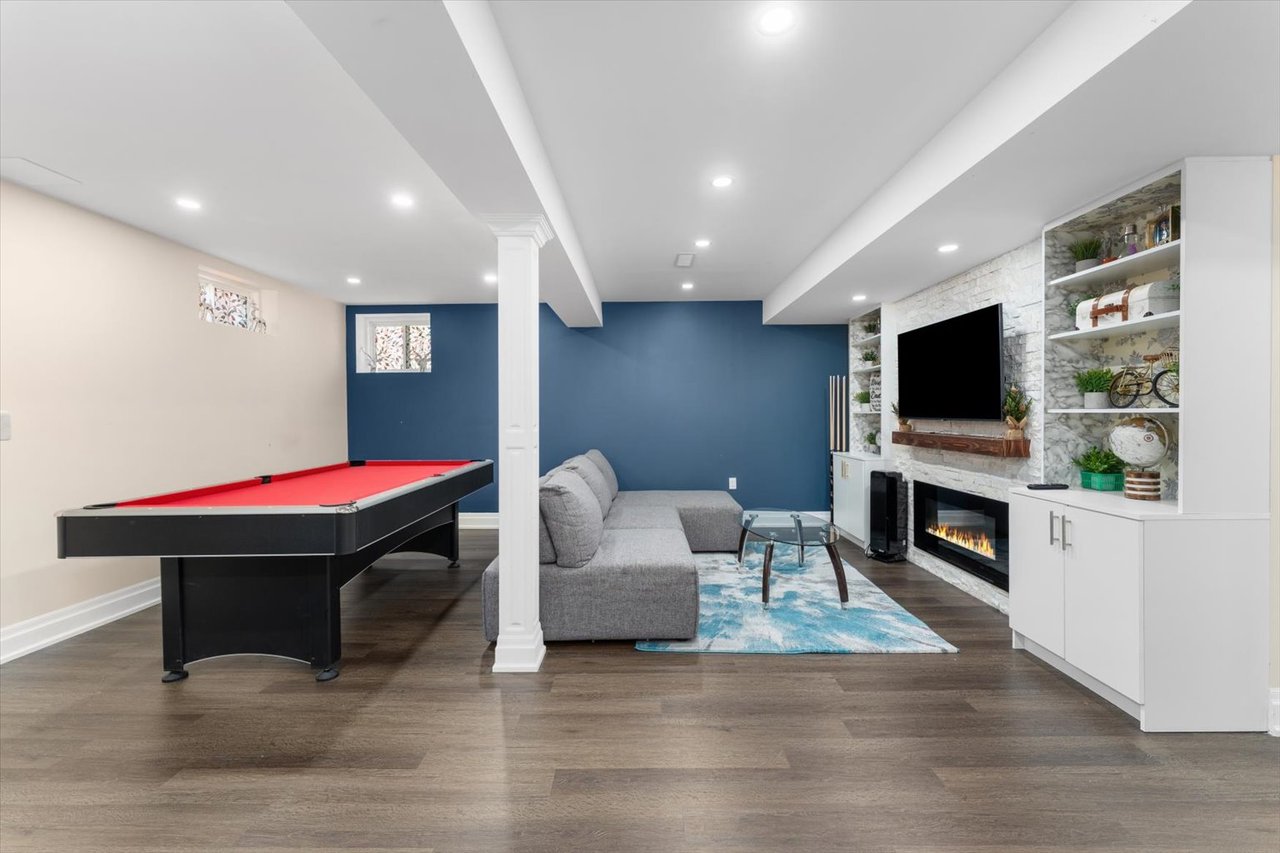17 Holroyd St