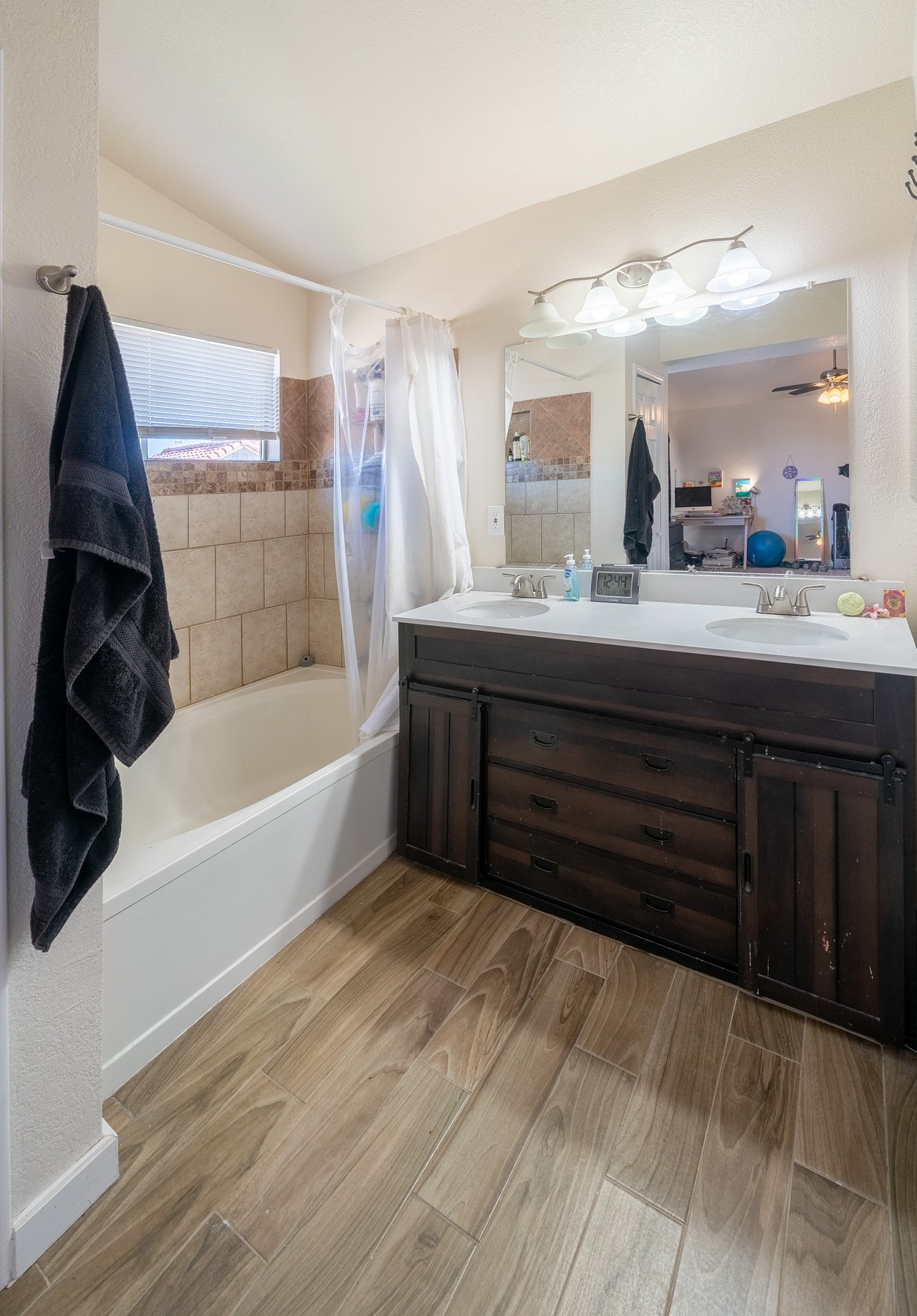 5620 Desert Creek Way