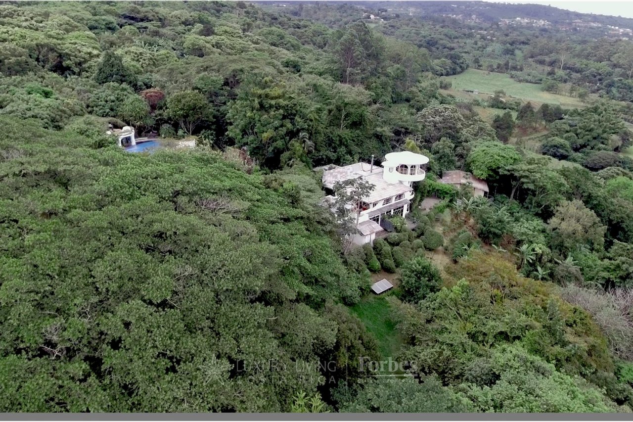 20646 - Boutique Hotel for Sale in the Mountains of Heredia
