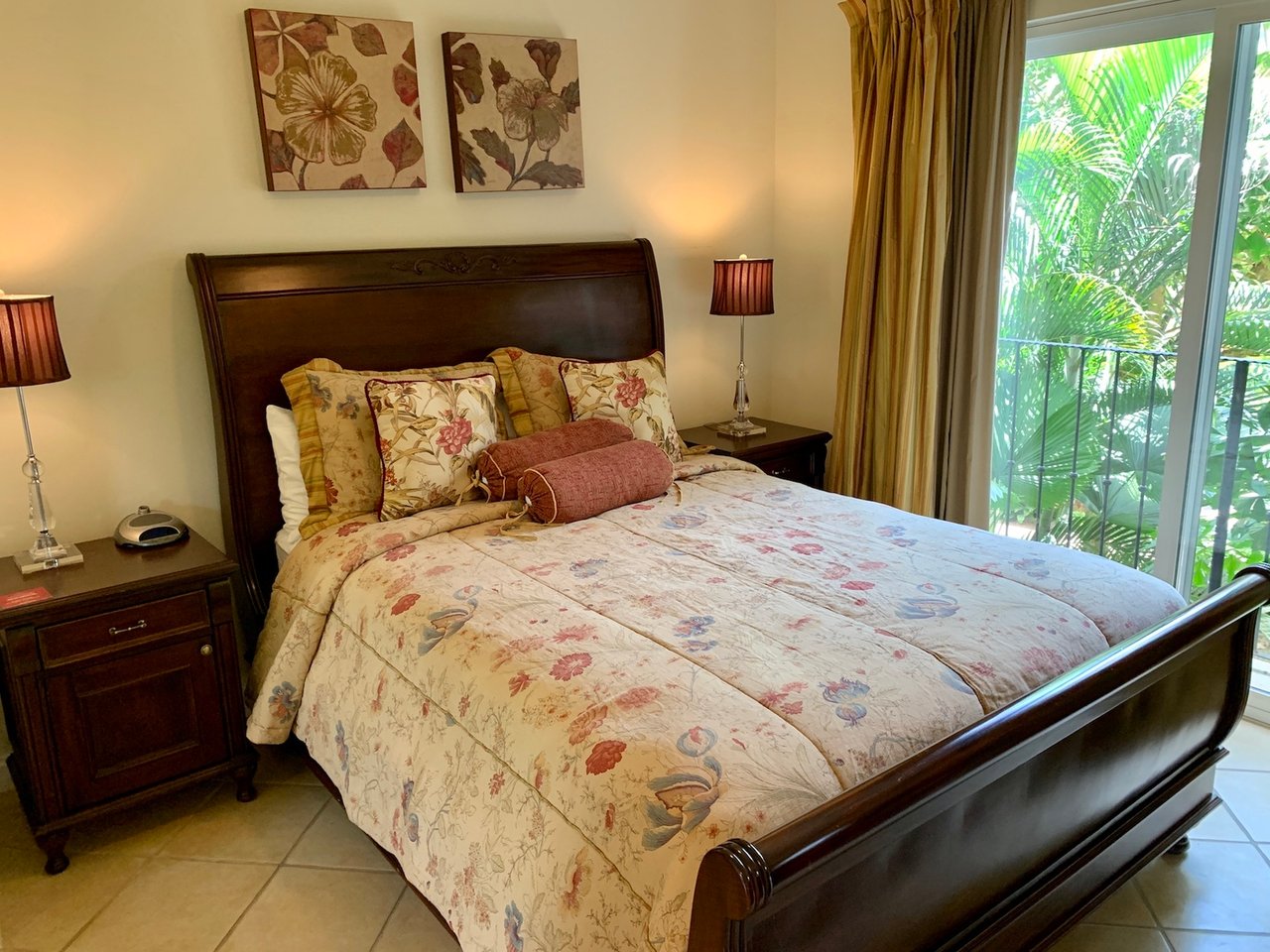 Updated Remodeled Townhome, Santa Ana, San Jose