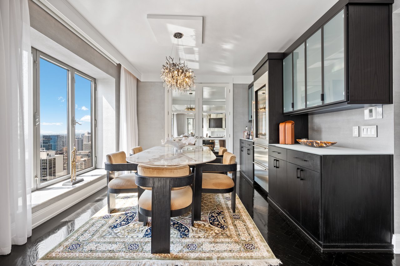 950 N Michigan Ave #2704