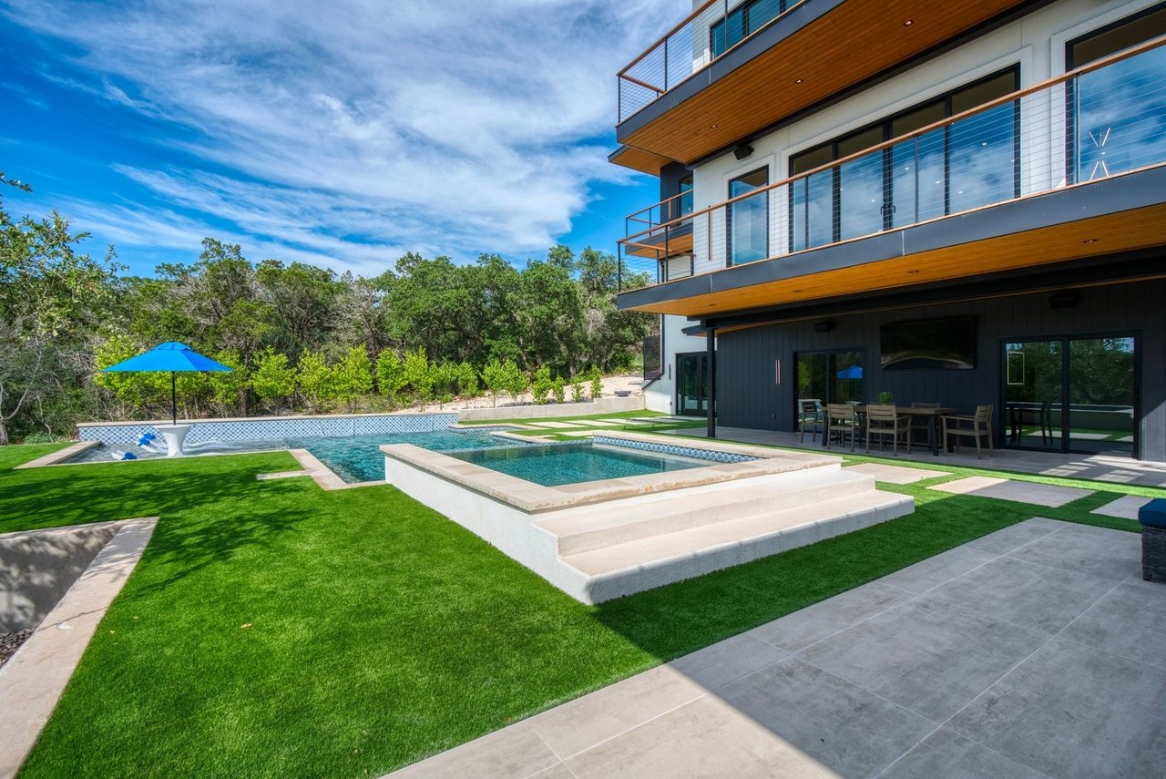 Luxxis Design 1104 Summit