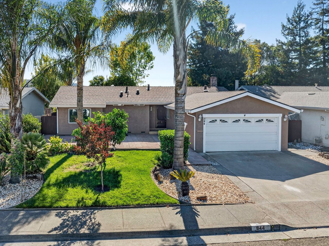844 Cedarwood Ln