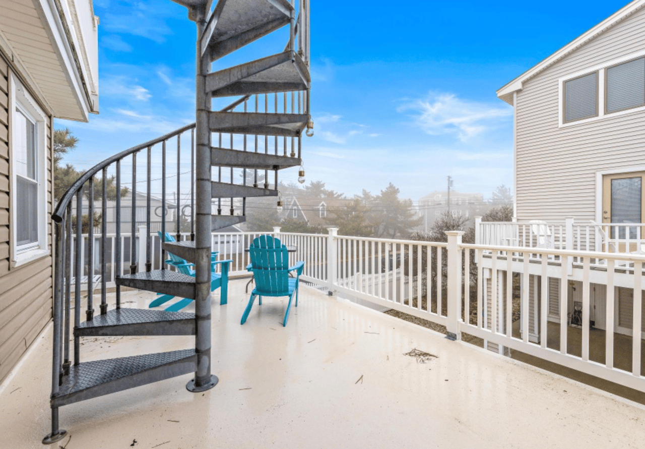 18 E Dupont Ave, Brant Beach (Top Floor)