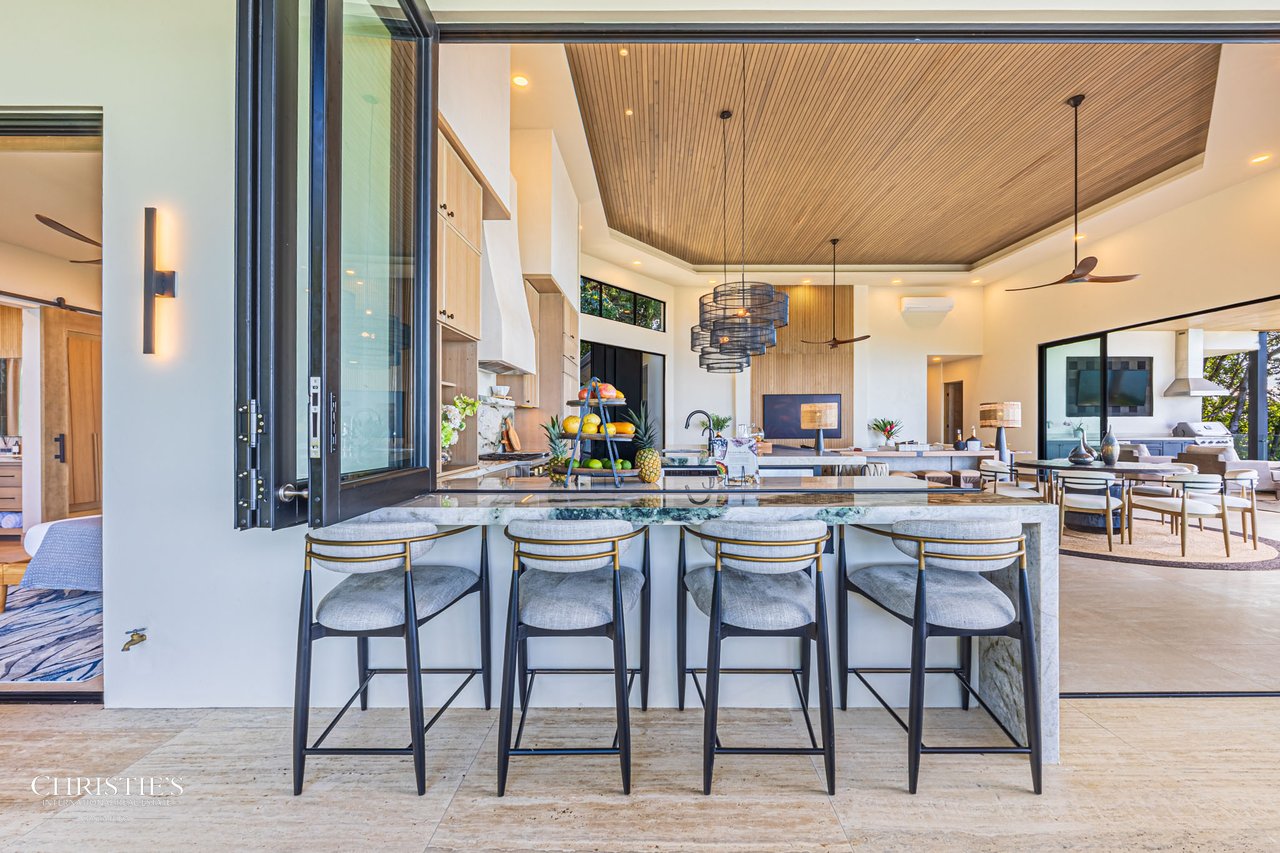 Luxury Estate in Escaleras — 5.5 Acres Majesty of Incredible Ocean Views 