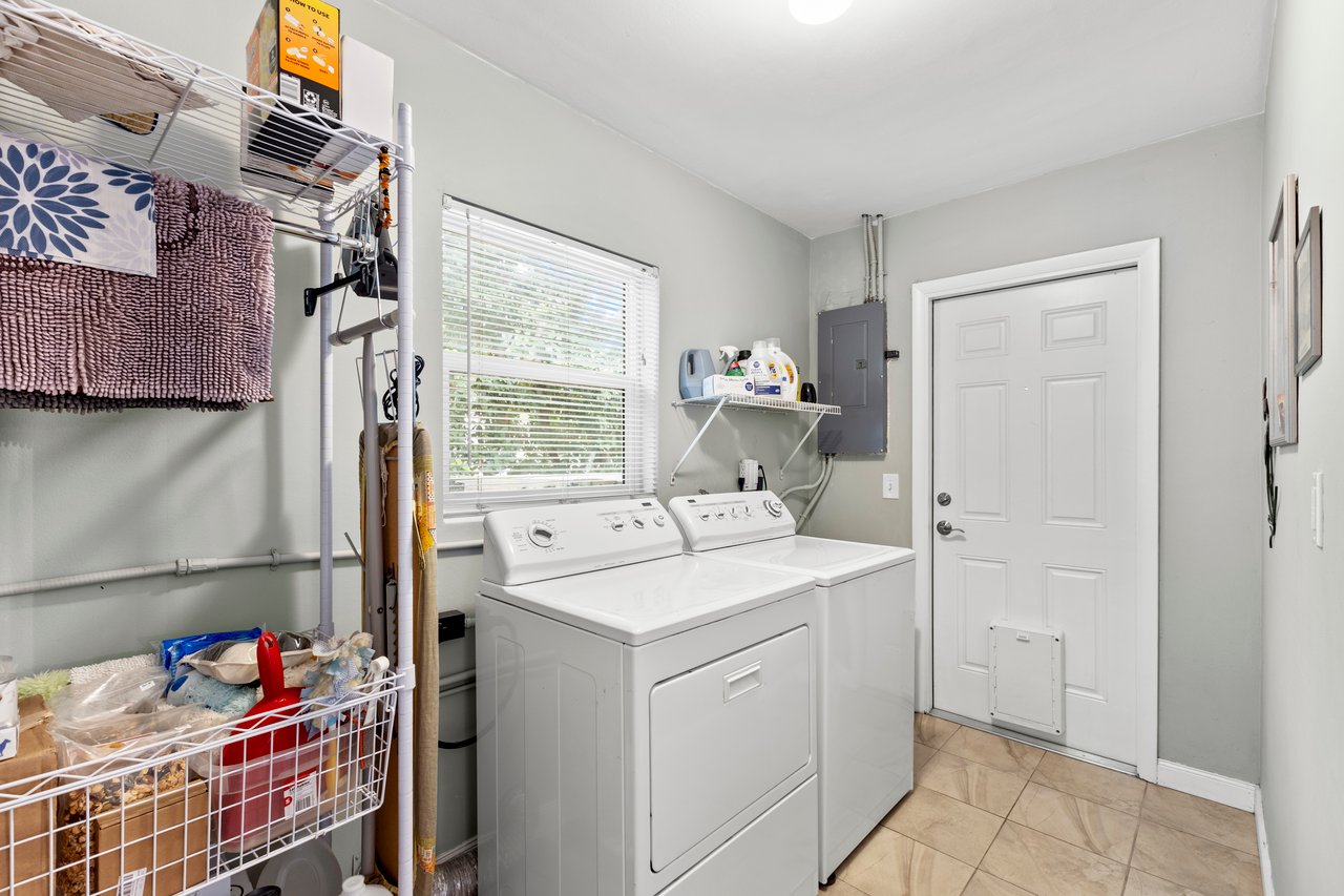 805 Wellington Dr 