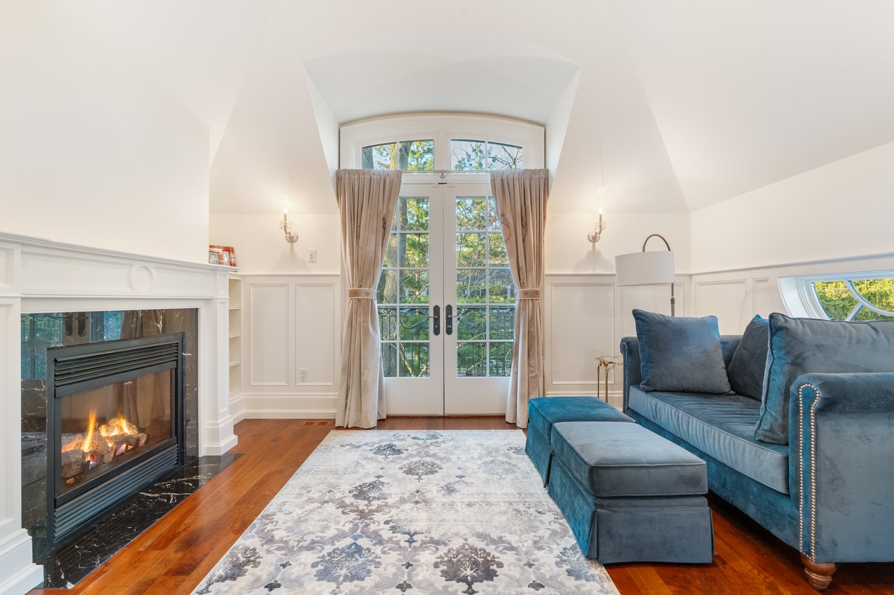 1081 Argyle Drive, Oakville