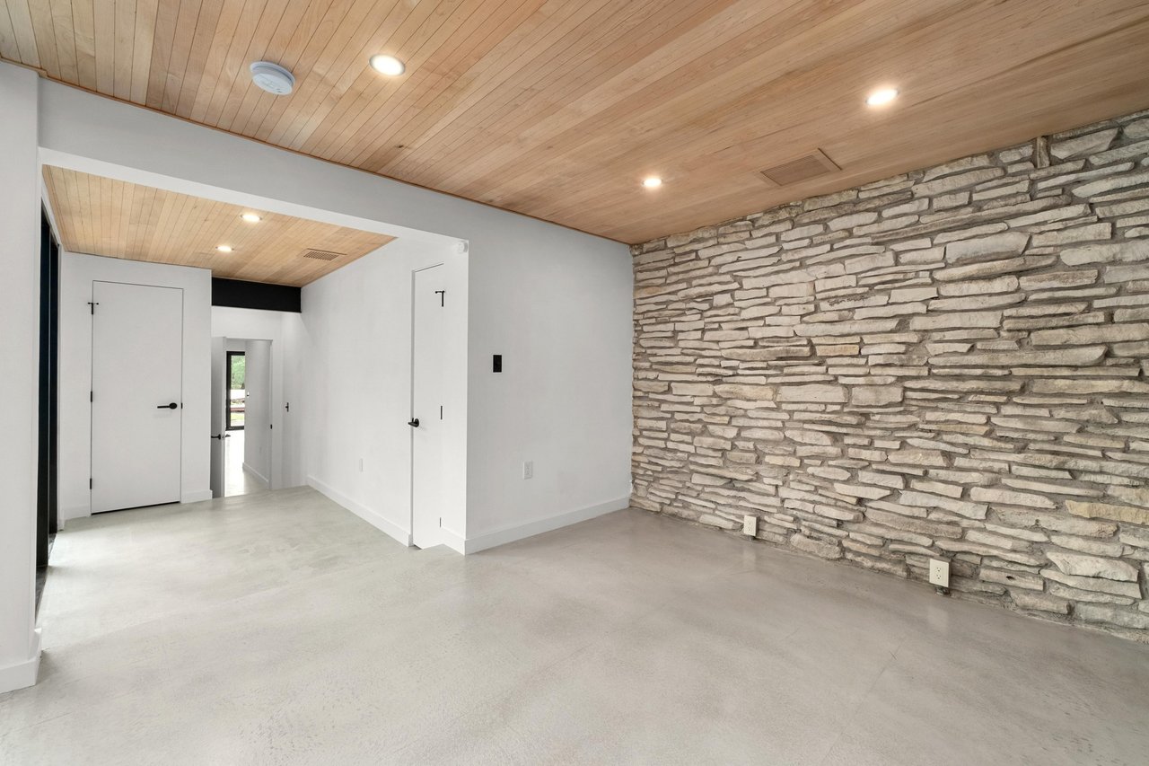 203 Wildcat Hollow and 100 Redbud Trail