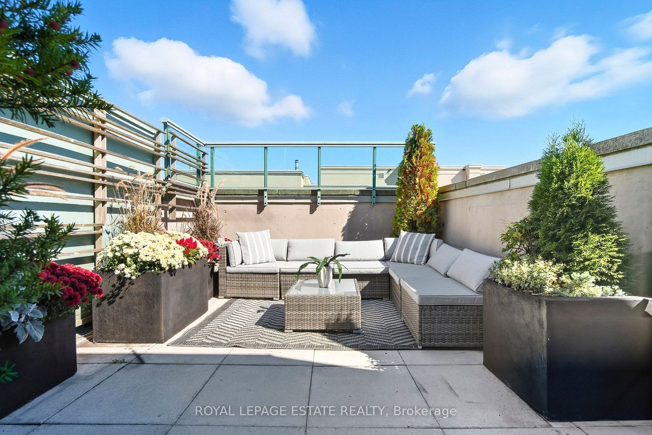 PENTHOUSE PINNACLE OF WATERFRONT LIVING 