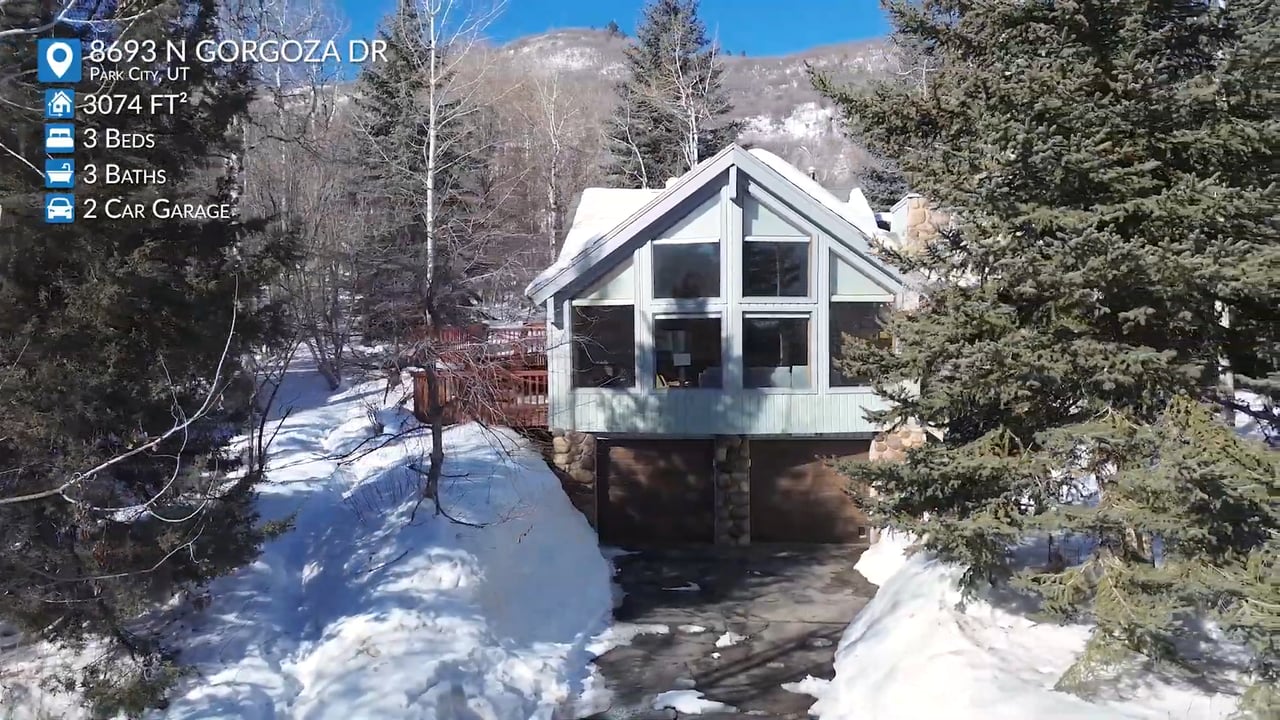 This Park City charming home blends modern amenities with natural beauty