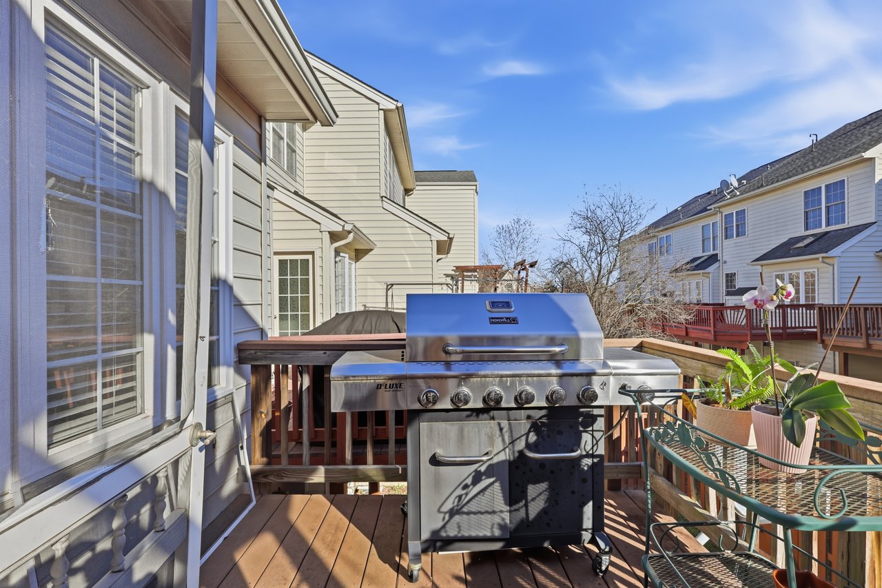 42757 Gelding Sq, Chantilly, VA 20152	