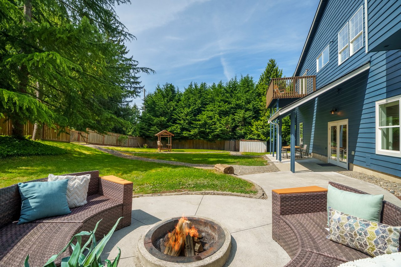 Expansive Lynnwood Living