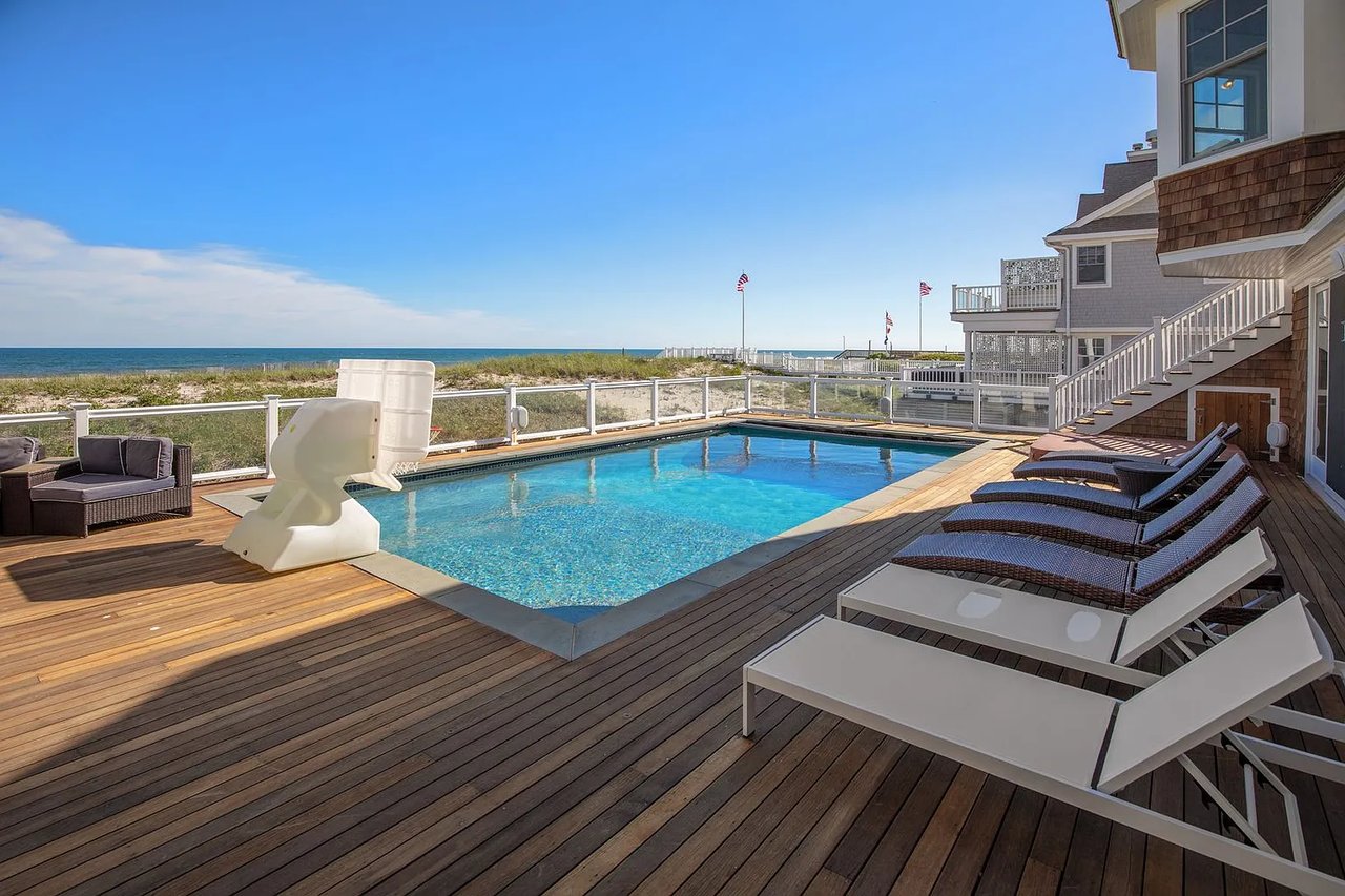 743 Dune Rd