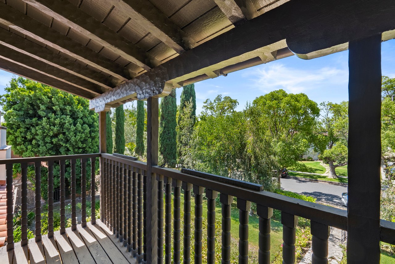 706 N Maple Dr, Beverly Hills