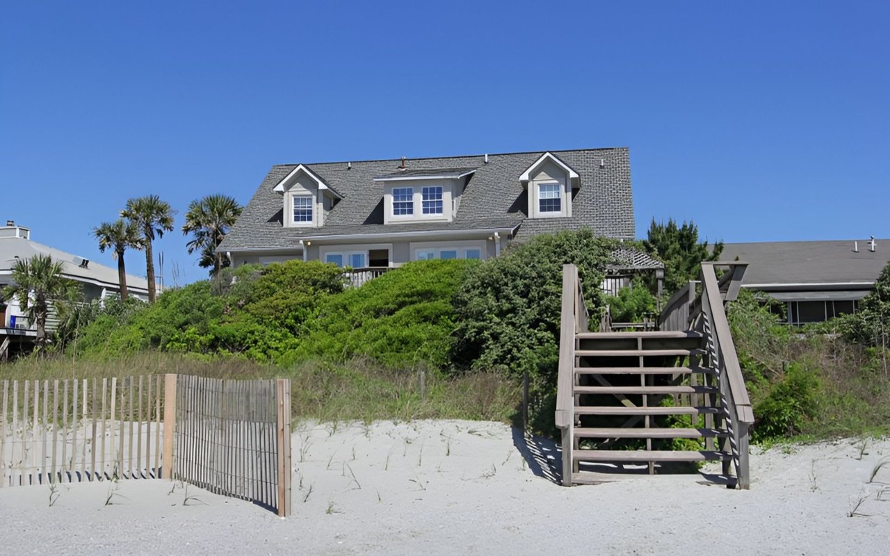 For Sale – Beachfront Living
