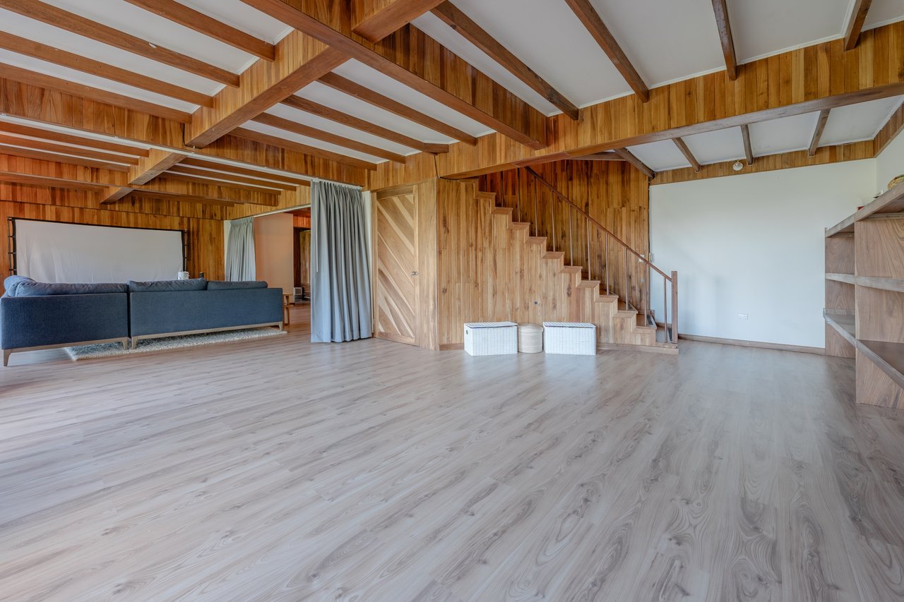 Eco Luxury Estate in Monteverde with Panoramic Gulf Views & Flat Land
