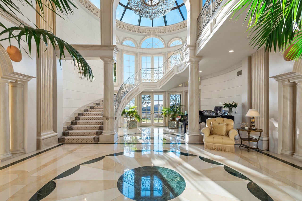 996 Vista Ridge Lane