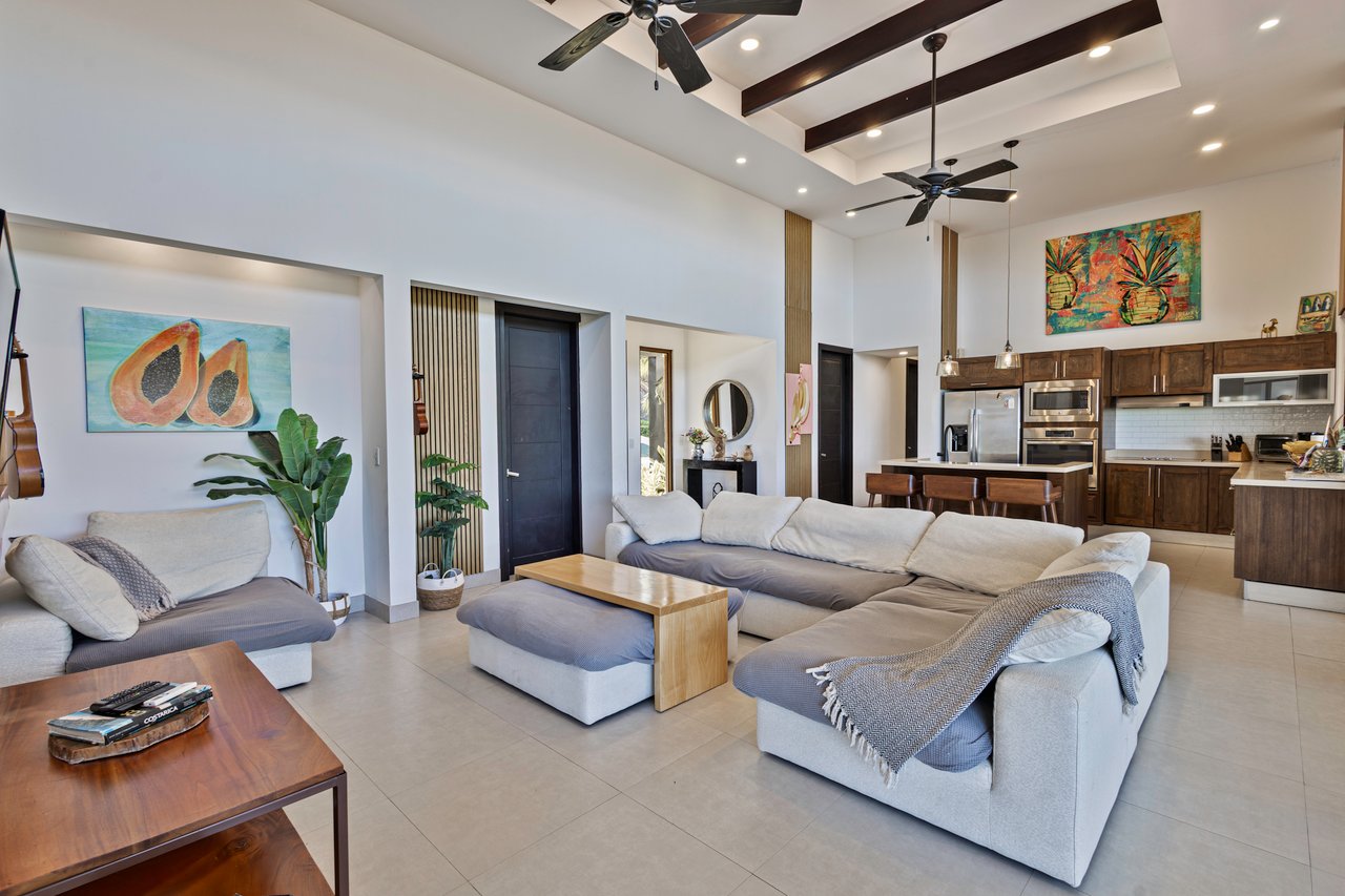 Gorgeous 5 Bedroom Home With Beach Club and Upscale Amenities