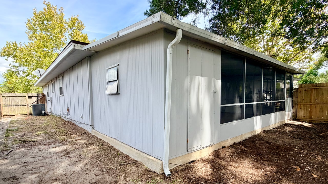 Casselberry Three-Bedroom, Two-Bathroom Duplex Unit with Private Yard