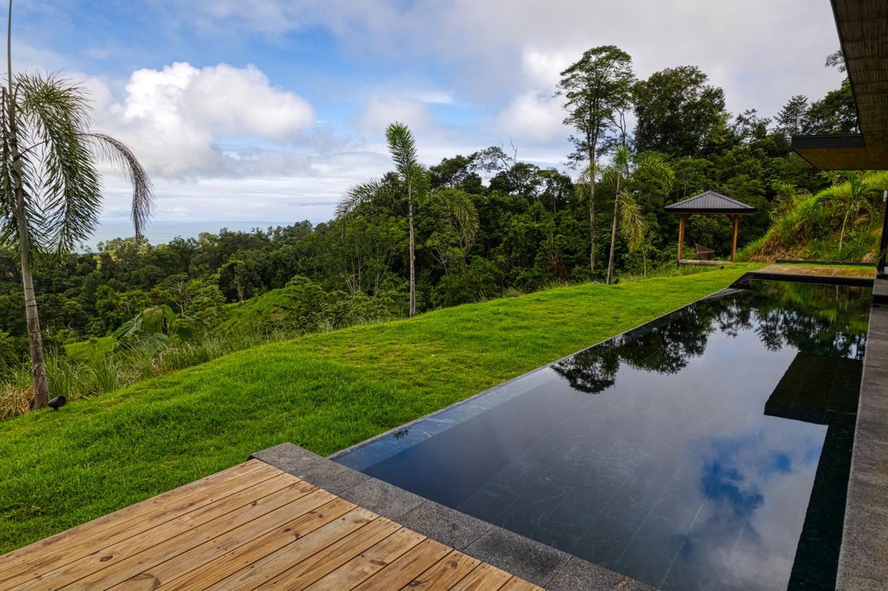 3 Bedroom Ocean View Estate