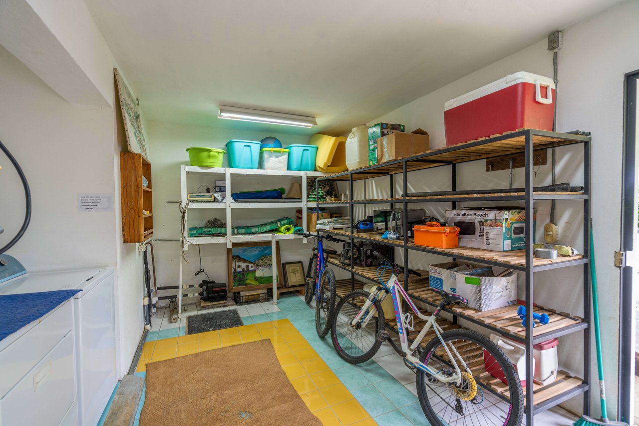 3 Home Acreage- Sustainable Living