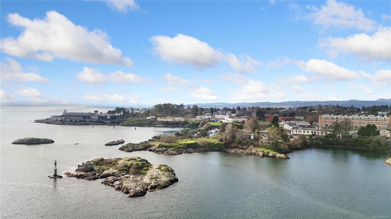 3-906 Old Esquimalt Rd