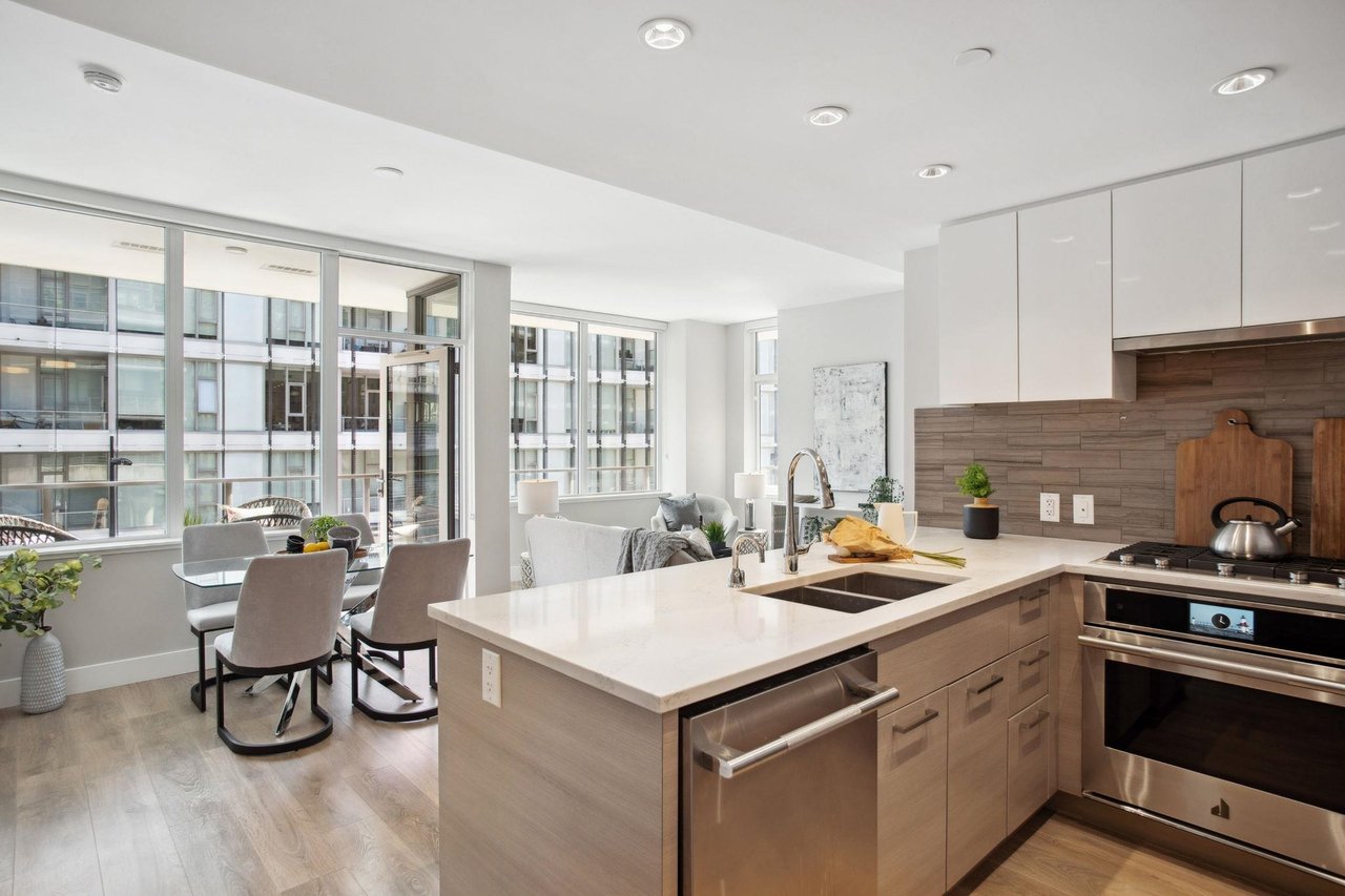 205-3451 Sawmill Cres